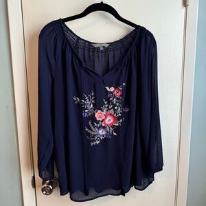 NWOT daisy Fuentes women’s navy blue floral embroidered sheer tassels blouse M